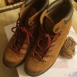 Cognac American Eagle Hiking Boots